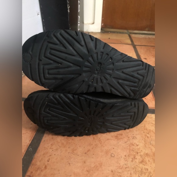 Ugg Snow Boots - Picture 6 of 8